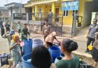 Kodim 0610/Sumedang Salurkan Air Bersih bagi Warga Terdampak Kemarau di Sukamantri